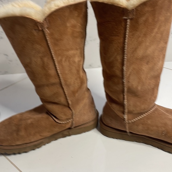 UGG Bailey Button Triplet II Boot #6 - Picture 5 of 11